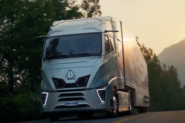 Smart Manufacturing by State-owned Enterprise | Decoding Sinotruk Yellow River Hydrogen Internal Combustion Engine Tractor Train's 